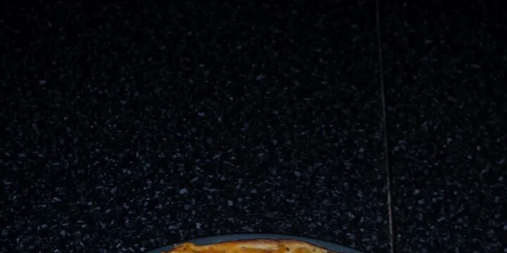 Křupavá pizza v centru Prahy: Prosciutto, Prosciutto Salumi nebo Pollo