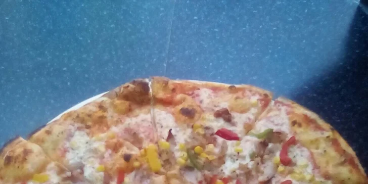 Křupavá pizza v centru Prahy: Prosciutto, Prosciutto Salumi nebo Pollo