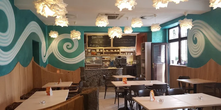 Sladká flambovaná nebo slaná palačinka se zeleninou a k tomu limonáda nebo čaj