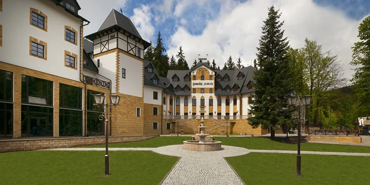 Vstup do wellness na zámku Lužec a dobroty pro děti i dospělé