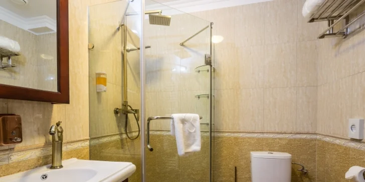 Karlovarská zámecká romance: Polopenze, vstup do wellness a procedury pro dva