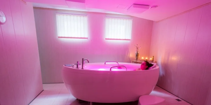 Karlovarská zámecká romance: Polopenze, vstup do wellness a procedury pro dva
