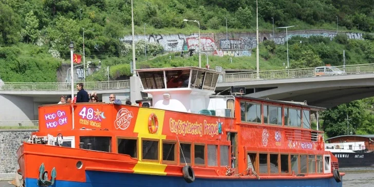 Zimní či jarní Praha z lodi: Vyhlídkové plavby s možností rautu a živé hudby