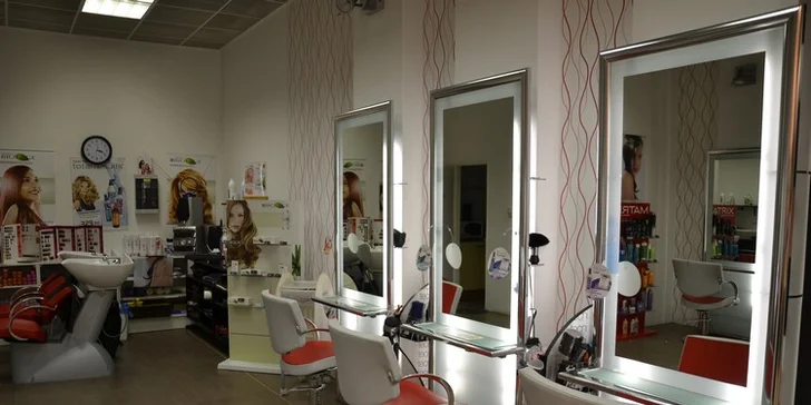 Moderní dámský střih včetně barvy či melíru v salónu Perfekt Hair