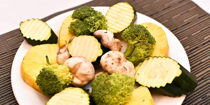 Asijské barbecue menu pro 2 osoby – grilujte si sami přímo na stole