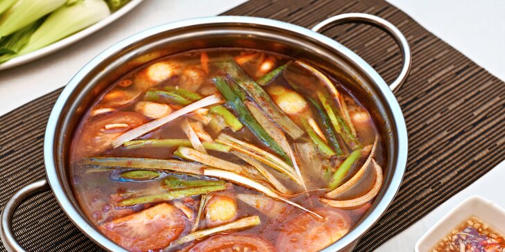 Asijské Hot Pot menu pro 2 osoby – uvařte si sami přímo na stole