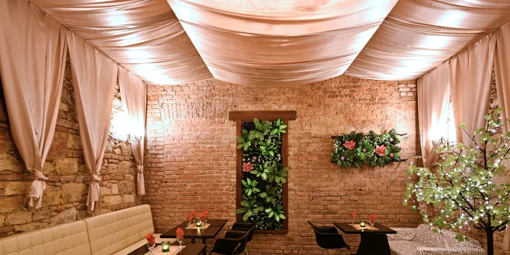 Asijské Hot Pot menu pro 2 osoby – uvařte si sami přímo na stole