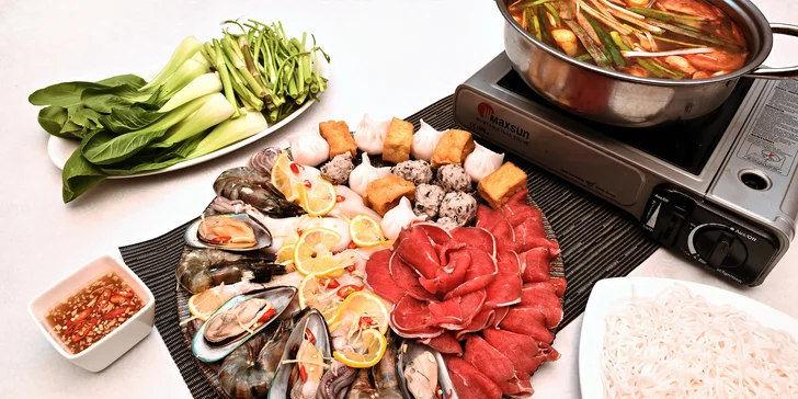 Asijské Hot Pot menu pro 2 osoby – uvařte si sami přímo na stole