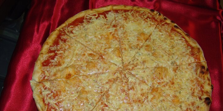 Dvojitá dávka Itálie: 2 chutné pizzy dle výběru