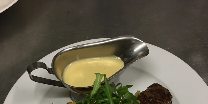 Hovězí steak v hlavní roli: Luxusní tříchodové menu pro dva