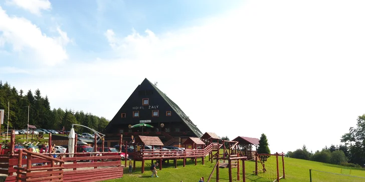 Od jara do podzimu v Krkonoších: Dovolená s polopenzí a saunou