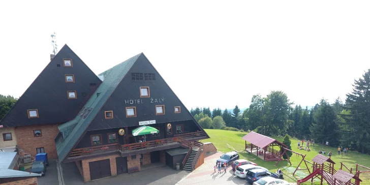 Od jara do podzimu v Krkonoších: Dovolená s polopenzí a saunou