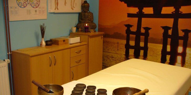Masáž dle výběru: lávové kameny nebo čínská s reflexní masáží chodidel