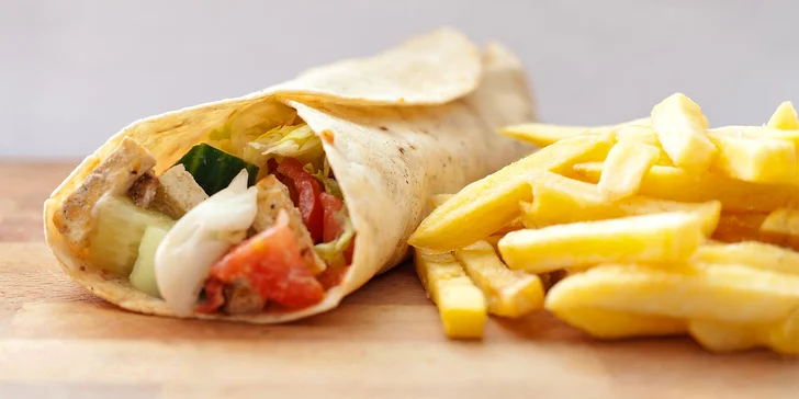 Španělsko na talíři: tortilla s grilovaným tofu, hranolkami a domácí tofunézou
