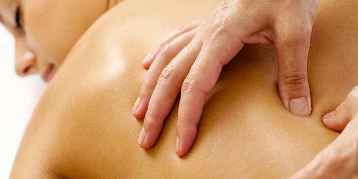 Hodinová uvolňují masáž zad a šíje pro zdraví i potěšení