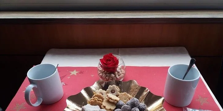 Prosincové adventní plavby po Vltavě s vánočním cukrovím a koledami i jídlem
