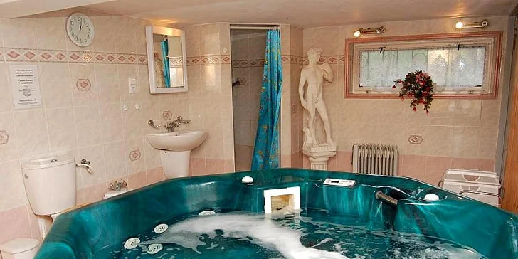 Týdenní pronájem luxusní chaty v Beskydech pro až 9 osob s vířivkou