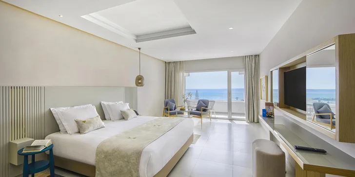 Nově zrekonstruovaný hotel Royal Azur Thalassa***** vám nabídne dokonalý luxus.
