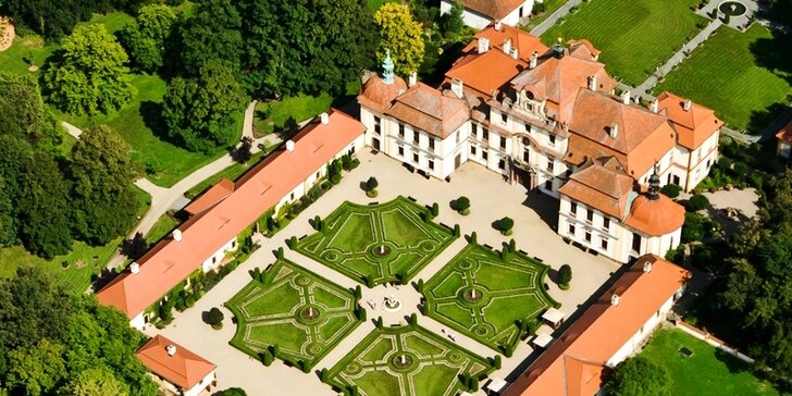 Romantika na zámku Jemniště: nádherný apartmán s krbem a polopenze