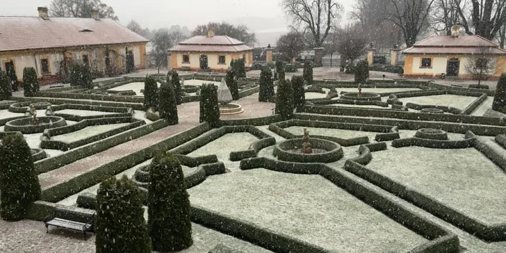 Romantika na zámku Jemniště: nádherný apartmán s krbem a polopenze