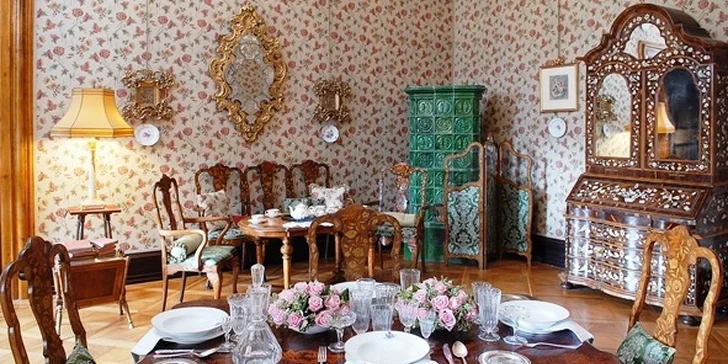 Romantika na zámku Jemniště: nádherný apartmán s krbem a polopenze
