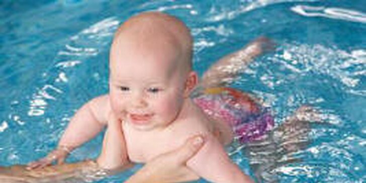 Baby plavání: lekce nebo kurz pro rodiče a děti od 6 měsíců