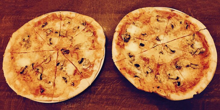 Dvě pizzy v příjemné restauraci: osm tradičních i méně tradičních druhů