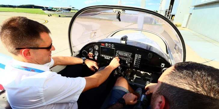 Na pilotování letadla není potřeba pilotní průkaz.