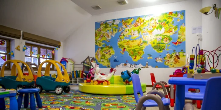 Bez ohľadu na už spomínané zvieratá, zoo a jazdu na poníkoch tu na najmenších hostí čaká aj ďalšia zábava na každom kroku.