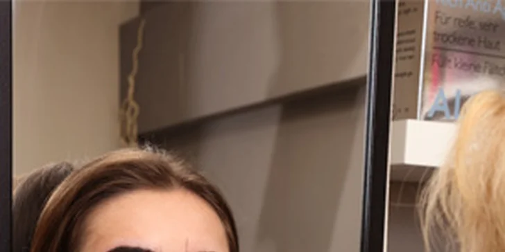 Permanentní make-up obočí provedený technikou zvanou 3D vláskování