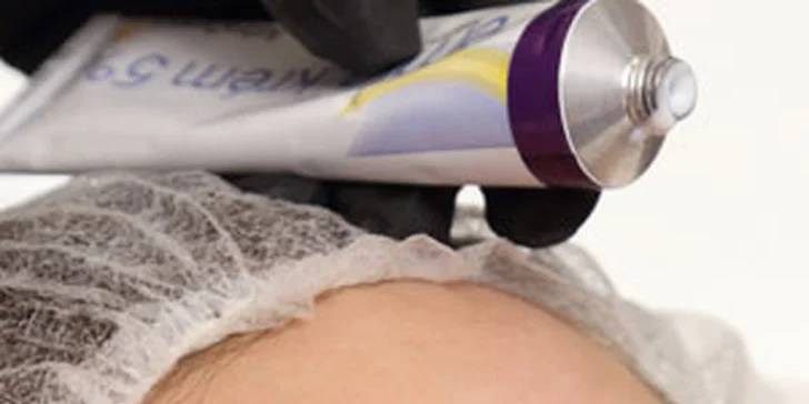 Permanentní make-up obočí provedený technikou zvanou 3D vláskování