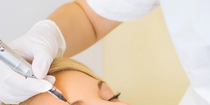 Permanentní make-up obočí provedený technikou zvanou 3D vláskování