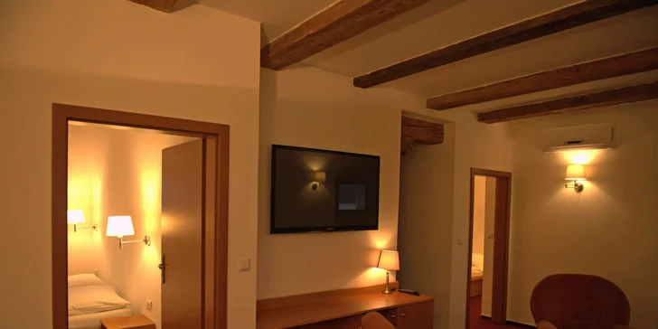K dispozici je také prostorný apartmán pro 4 až 7 osob. 