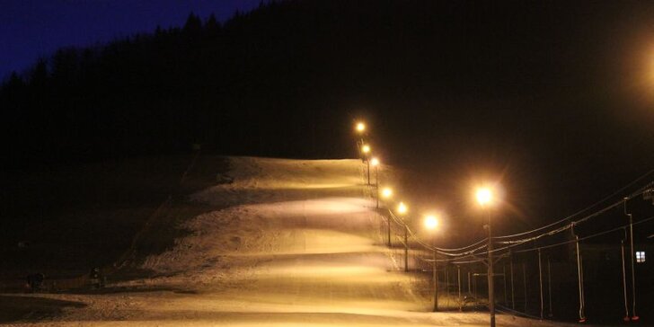 Večerní lyžovačka v Beskydech: Zimní romantika ve Skiareálu Opálená