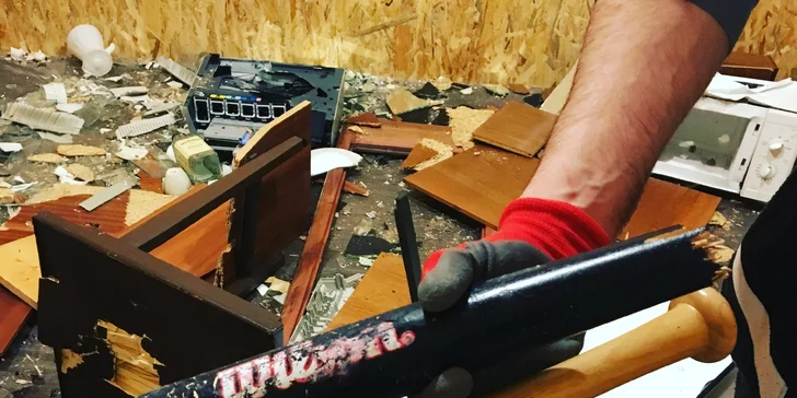Vybijte nahromaděný stres nebo zlost v Anger Room a rozmlaťte všechno kolem