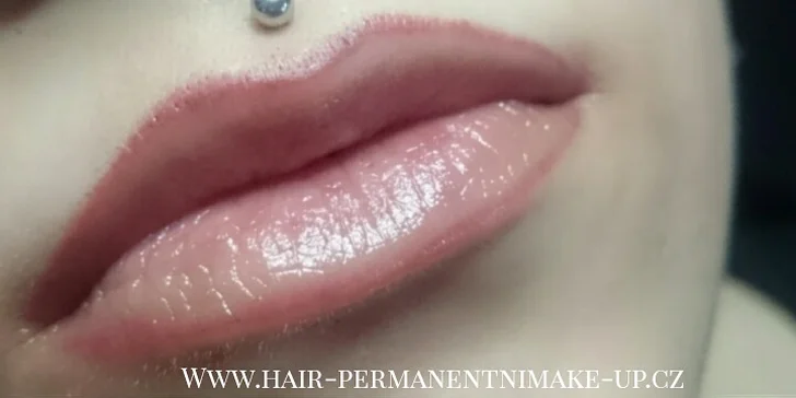 Neslíbatelná krása: permanentní make-up kontury a případně i výplně rtů