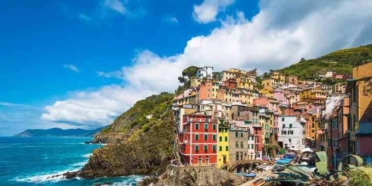 Navštívíte rovněž všech 5 městeček Cinque Terre, které je zapsané na seznamu UNESCO.
