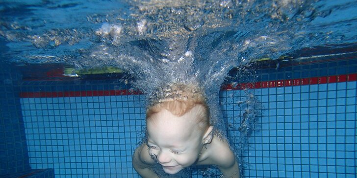 Kurz plavání pro kojence a batolata nebo jedna lekce plavání