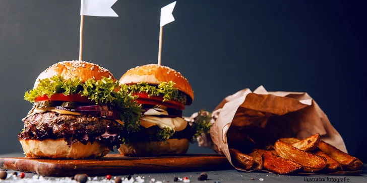 BBQ Angus burger s poctivým hovězím masem a steakovými hranolky