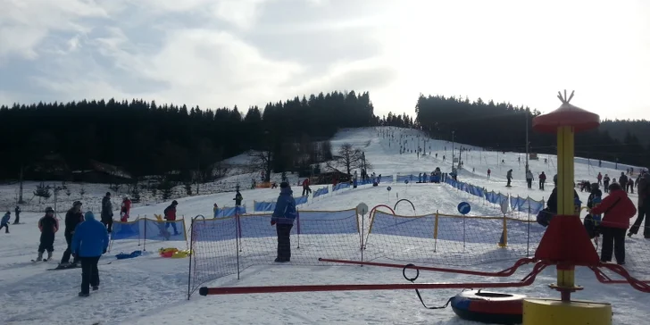3 hodiny radosti ze sněhové peřiny: Večerní lyžovačka v Beskydech