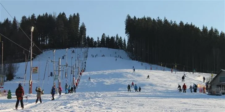 3 hodiny radosti ze sněhové peřiny: Večerní lyžovačka v Beskydech