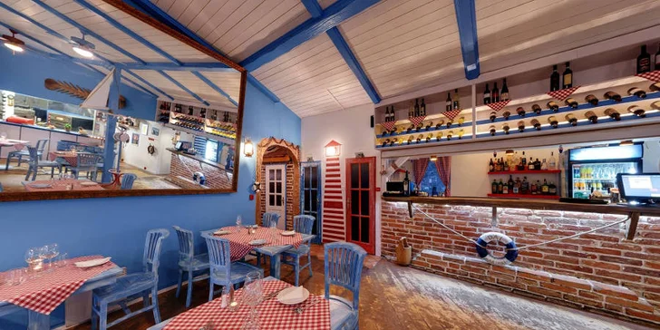 Pravá balkánská hostina pro 2: masová mísa, víno nebo pivo a dezert na závěr