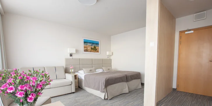 Výrazne priestrannejší variant Komfort (cca 25–26 m²) je vhodný pre náročnejších hostí alebo rodiny s deťmi.