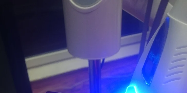 Ordinační bělení gelem a modrým laserovým světlem + dárek pro domácí péči