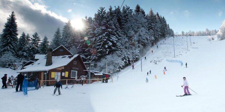 Celodenní lyžovačka ve skiareálu Búřov: od pondělí do pátku v čase 9–16