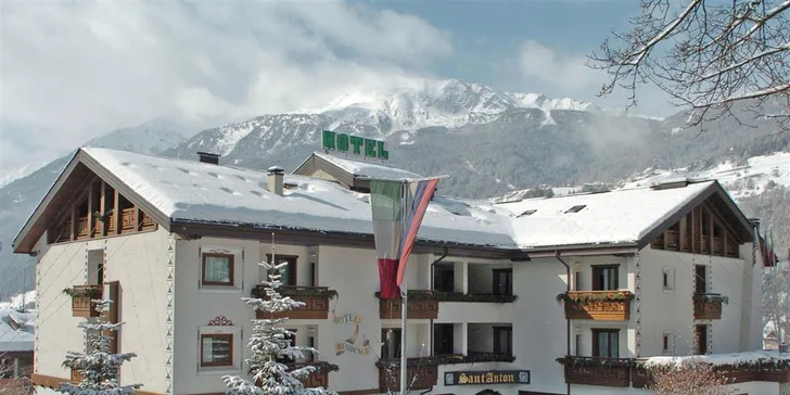 Italské Alpy jako na dlani: Lyžovačka s dopravou, 2 nocemi v hotelu a polopenzí