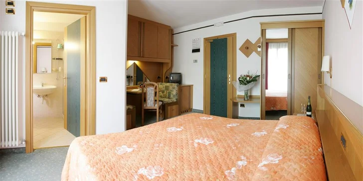 Italské Alpy jako na dlani: Lyžovačka s dopravou, 2 nocemi v hotelu a polopenzí