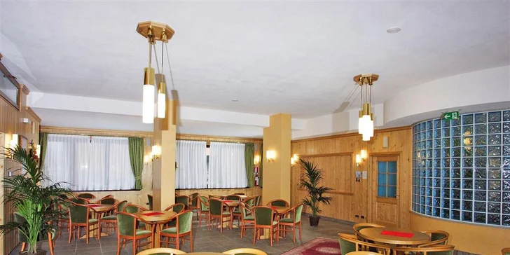 Italské Alpy jako na dlani: Lyžovačka s dopravou, 2 nocemi v hotelu a polopenzí