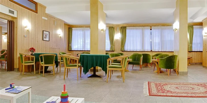 Italské Alpy jako na dlani: Lyžovačka s dopravou, 2 nocemi v hotelu a polopenzí