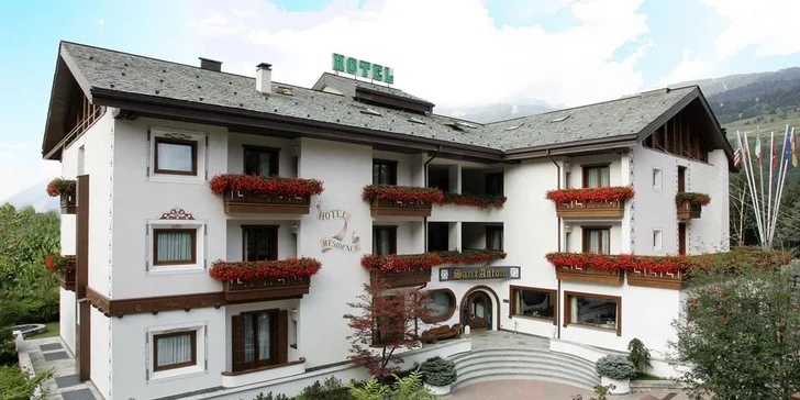 Italské Alpy jako na dlani: Lyžovačka s dopravou, 2 nocemi v hotelu a polopenzí